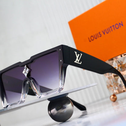 Monogram Oversized Sunglasses with Star Diamond Detail (Model 1486)