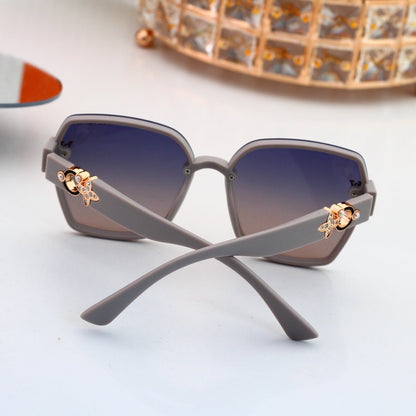 Oversized Sunglasses with Diamond Flower  0915