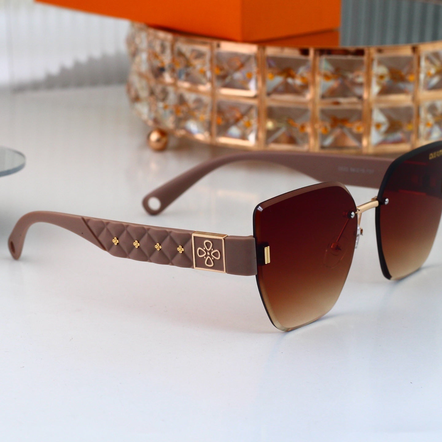 Diamond Star Rimless Sunglasses with Clover Detail (Model 3534)