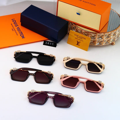 Blooming Whispers Oversized Sunglasses with Clover Detail (Model 3411)