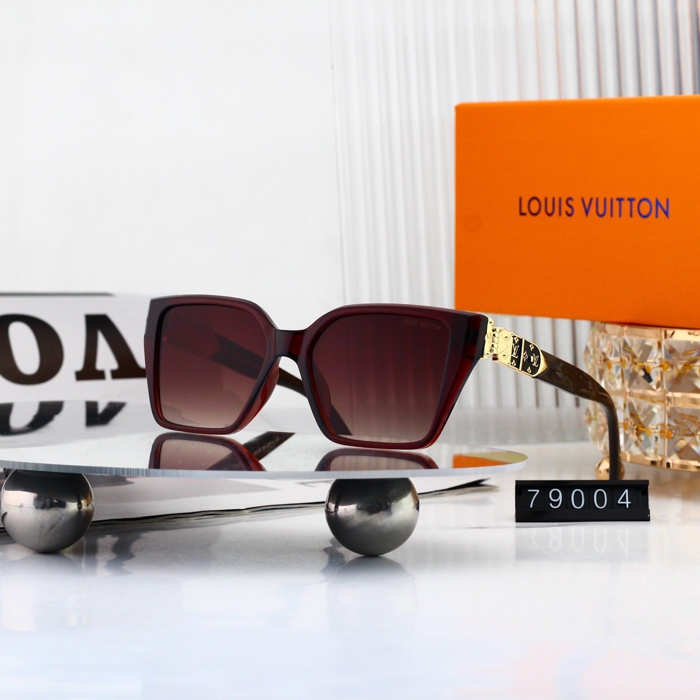 Geometric Square Frame Sunglasses with Side Metal Logo 79004