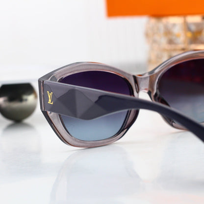 Irregular Square Frame Sunglasses with Side Metal Logo  0707