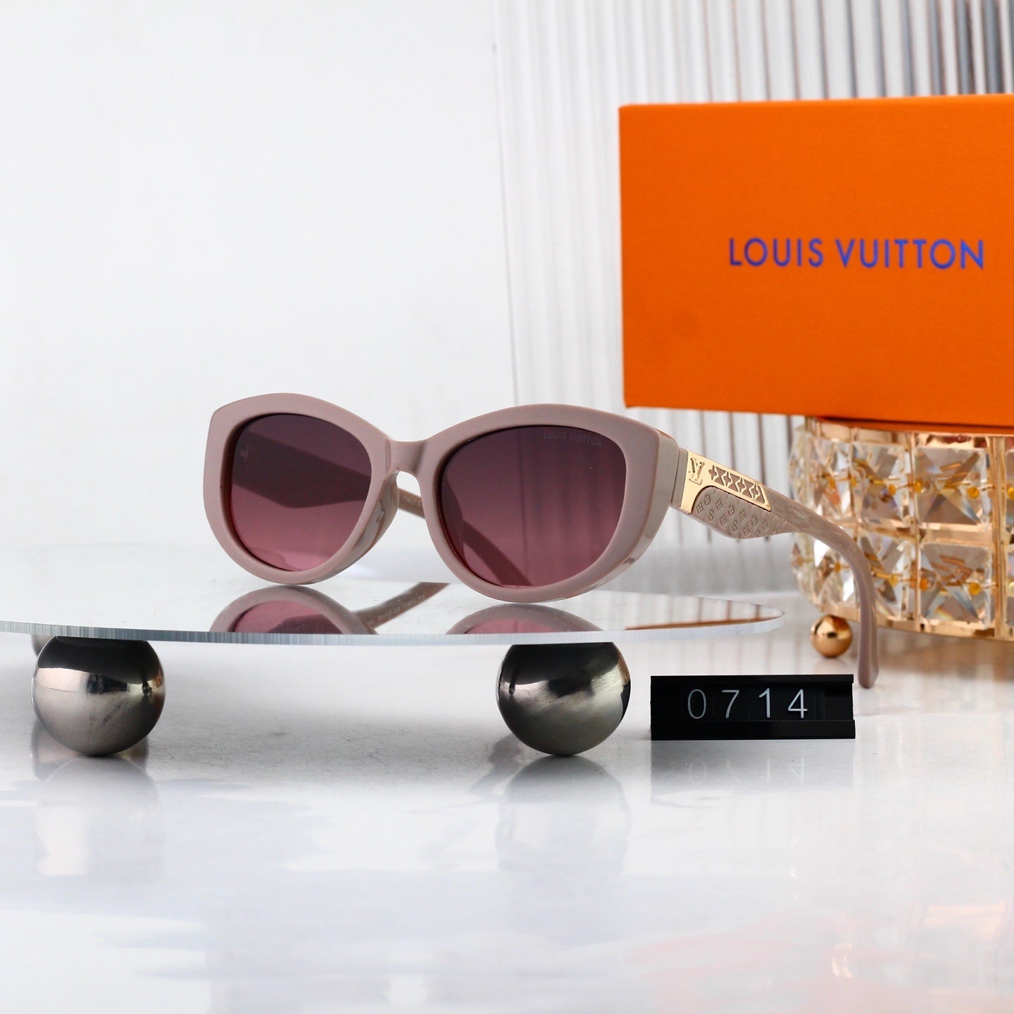 Cat-Eye Sunglasses with Side Metal Pattern 0714