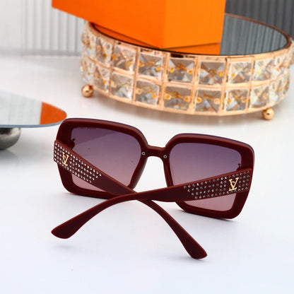 Sunglasses with Diamond-Embedded Temples 0903