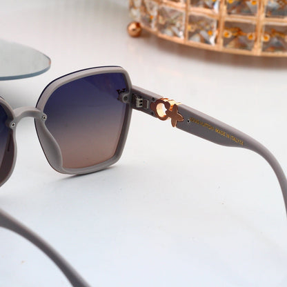 Oversized Sunglasses with Diamond Flower  0915