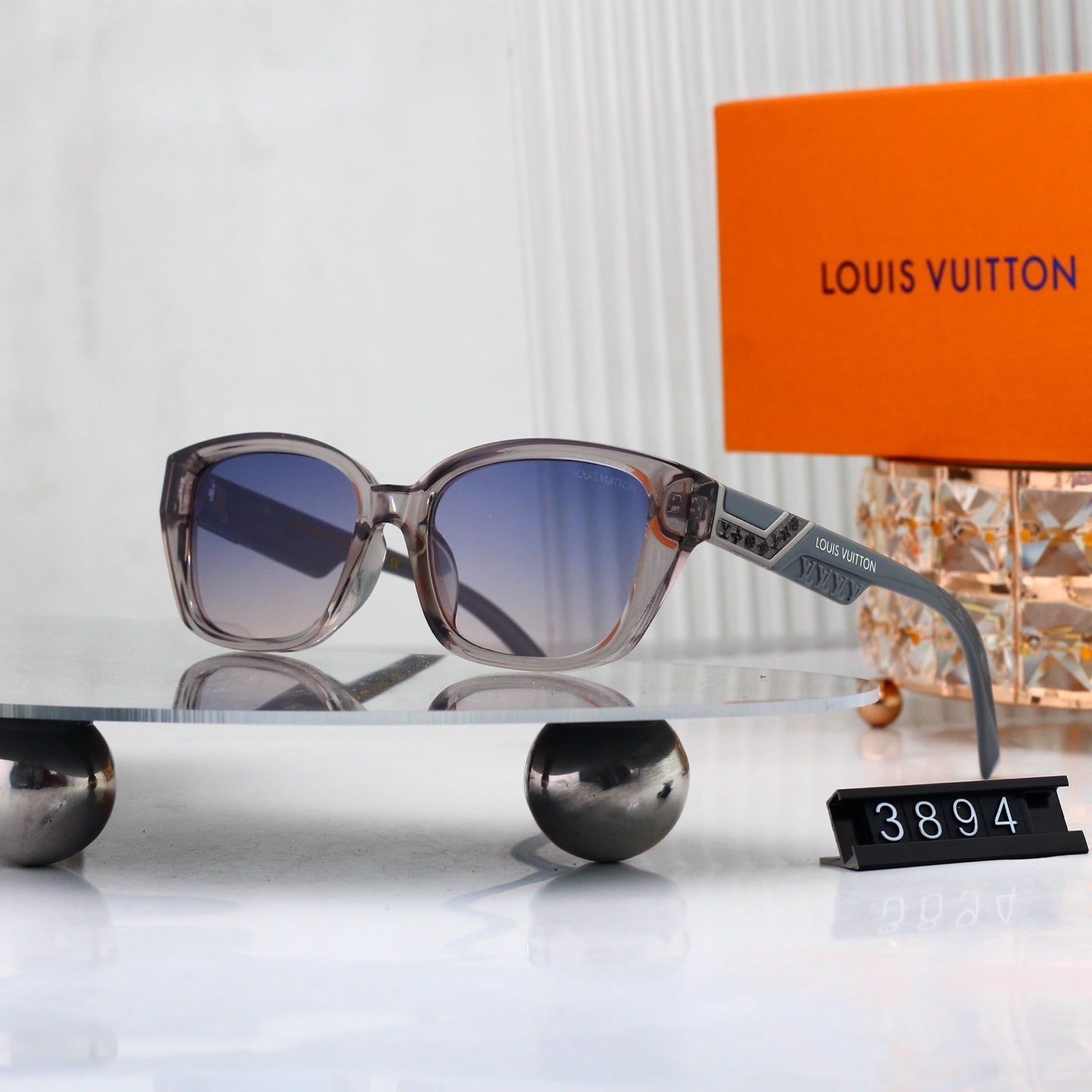 V-Logo Oversized Sunglasses (Model 3894)
