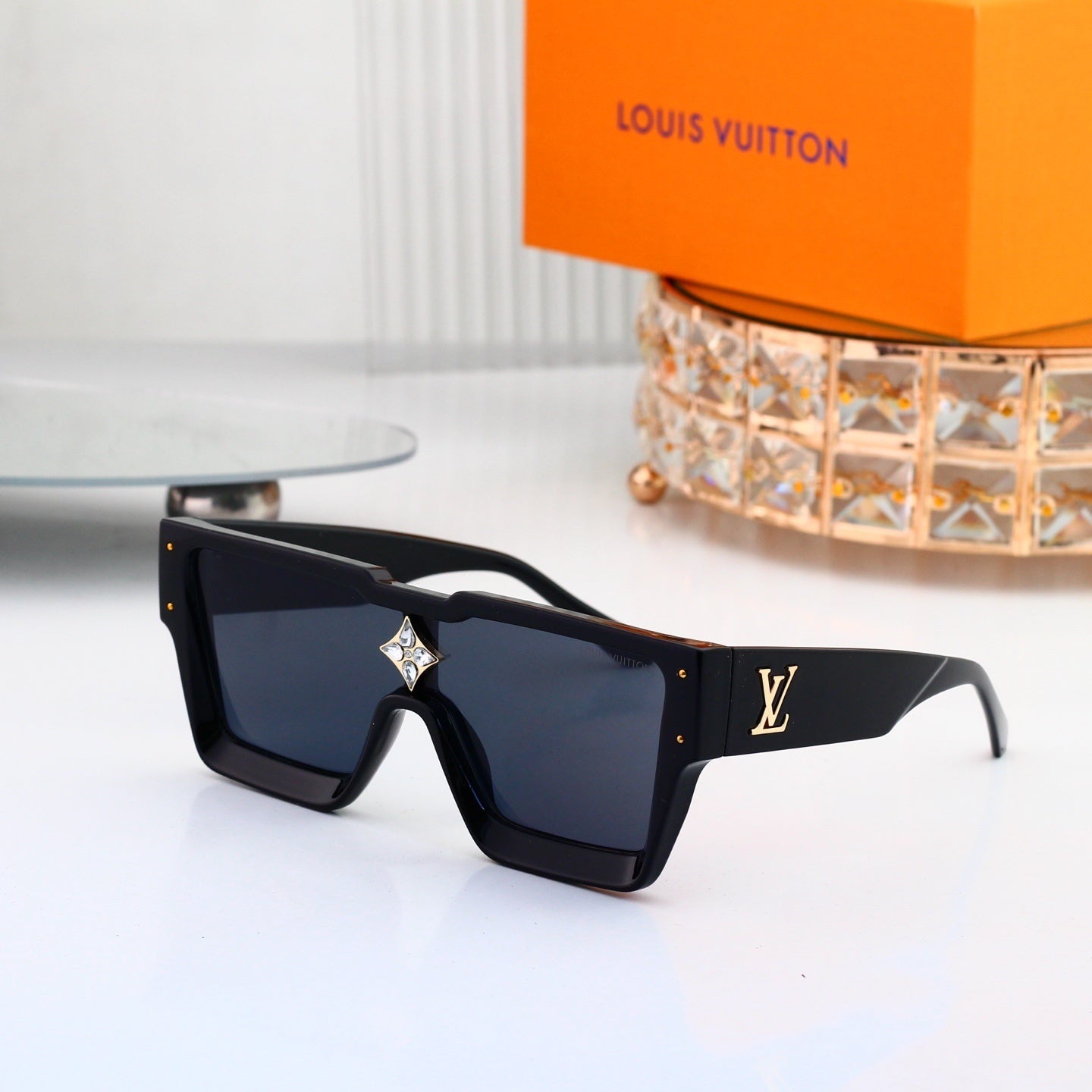 Monogram Oversized Sunglasses with Star Diamond Detail (Model 1486)