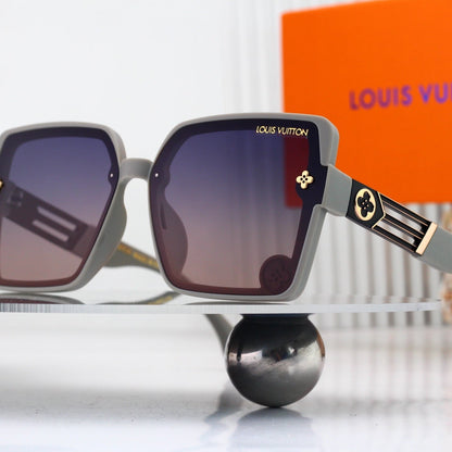 Oversized Sunglasses with Hollow Temples 0909