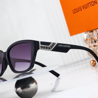 V-Logo Oversized Sunglasses (Model 3894)