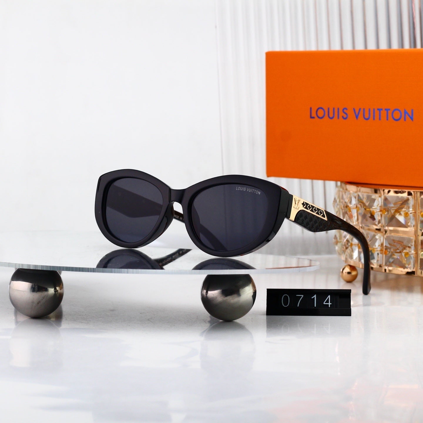 Cat-Eye Sunglasses with Side Metal Pattern 0714
