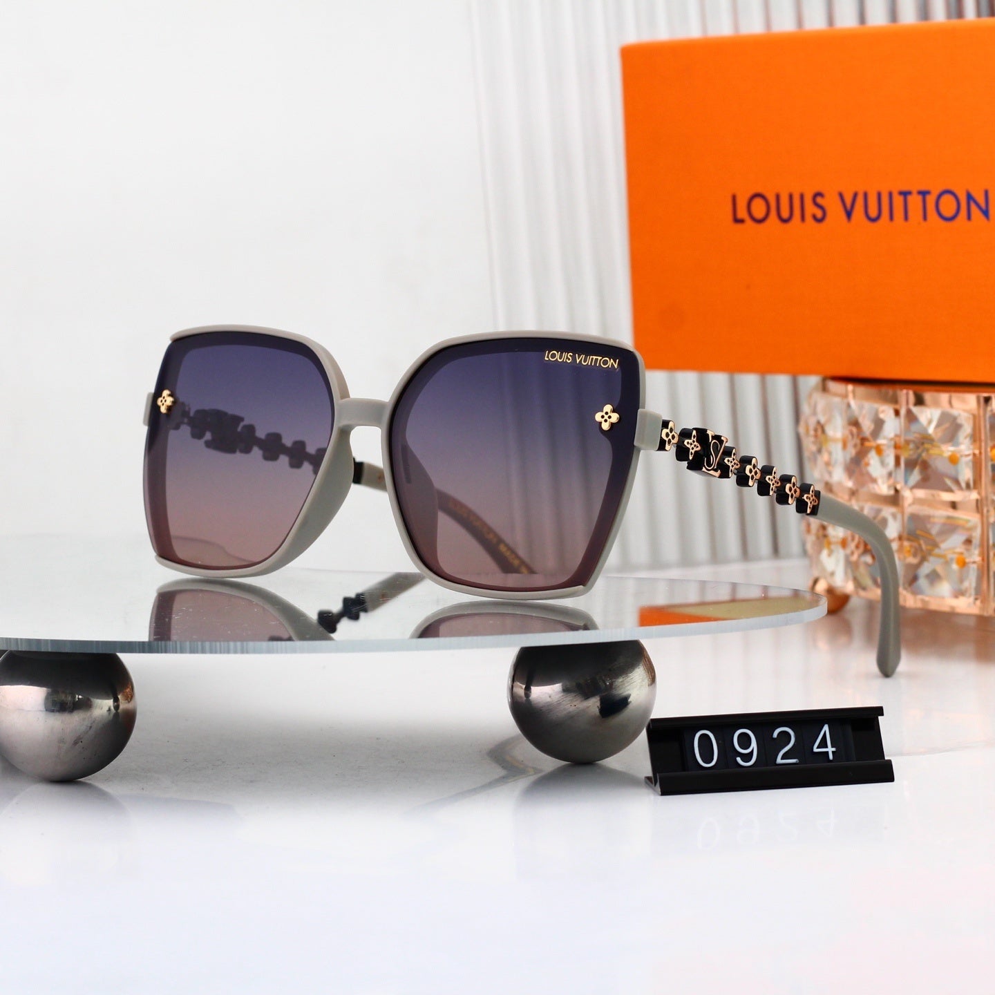 Oversized Sunglasses with Chain Temples 0924