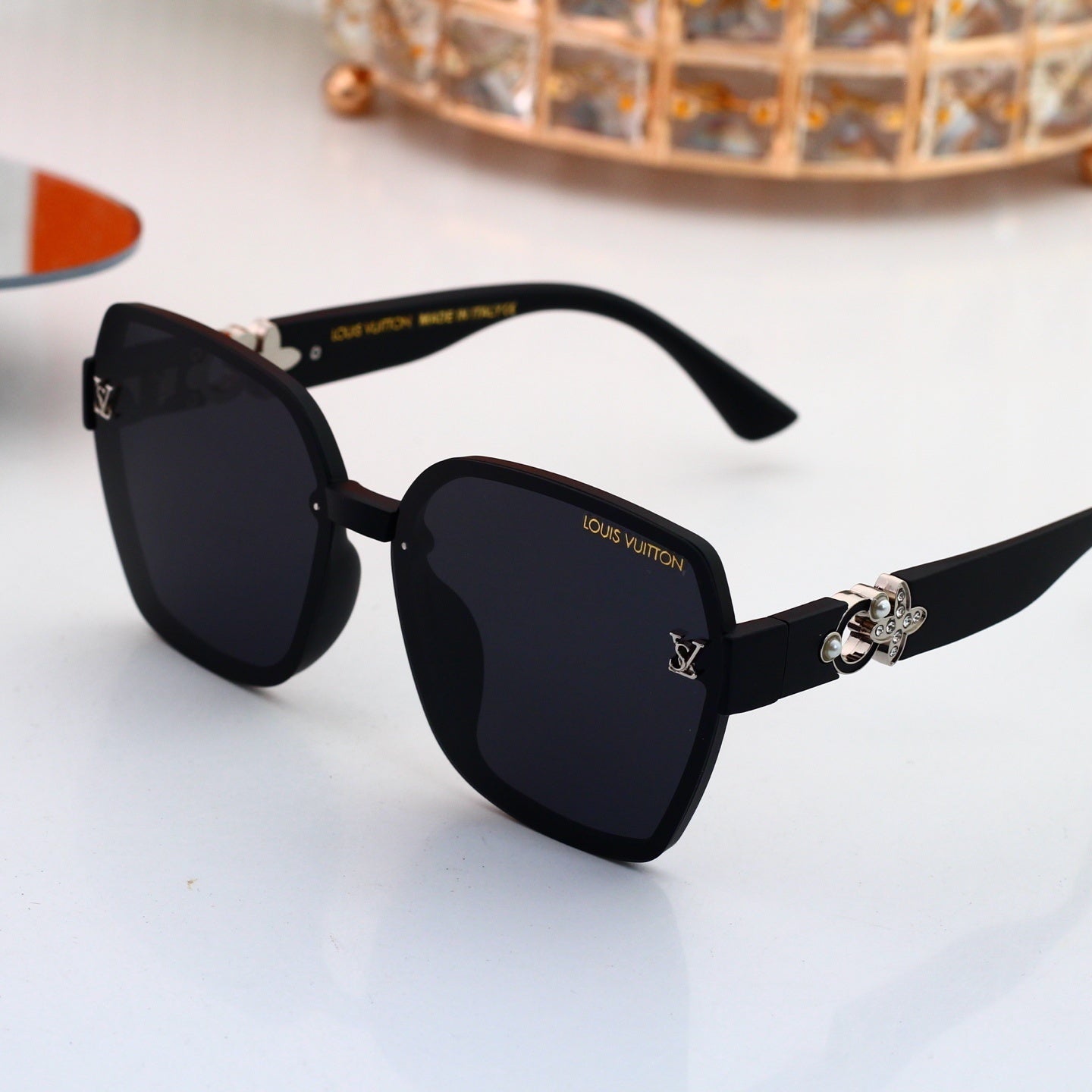 Oversized Sunglasses with Diamond Flower  0915