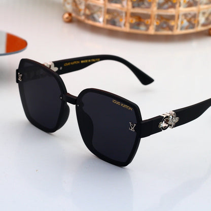 Oversized Sunglasses with Diamond Flower  0915