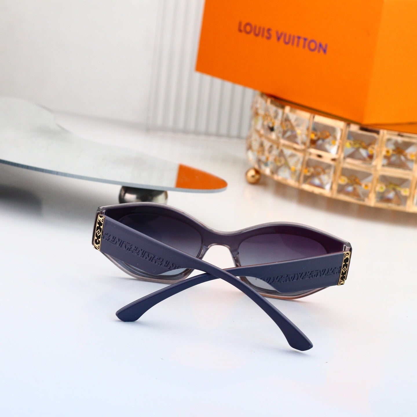Irregular Cat-Eye Sunglasses with Monogram Details  0709