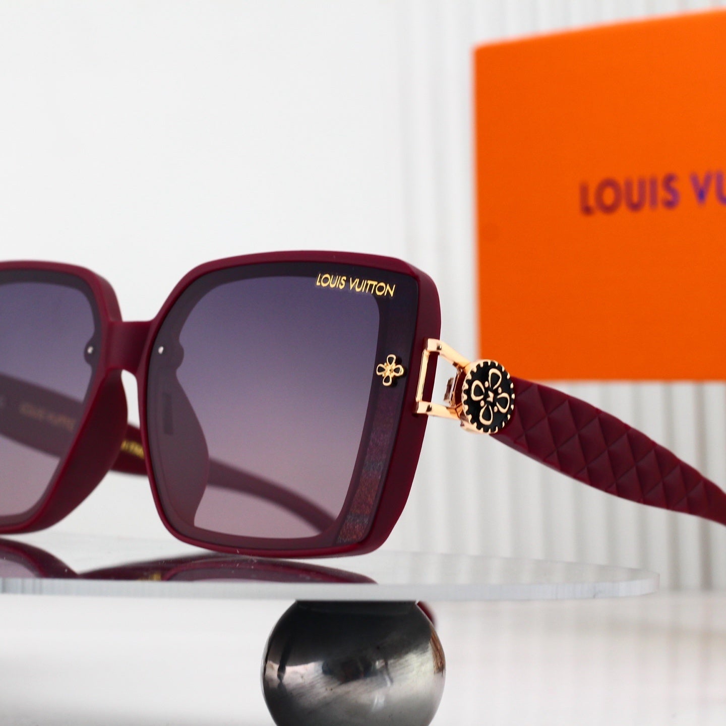 Oversized Sunglasses with Patterned Temples  0913