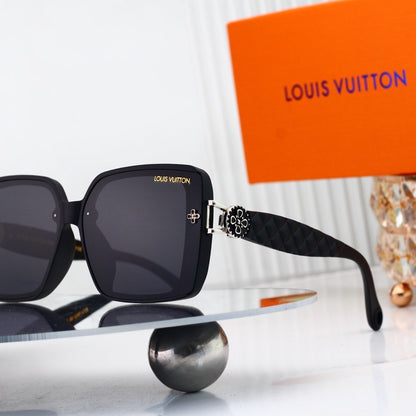 Oversized Sunglasses with Patterned Temples  0913