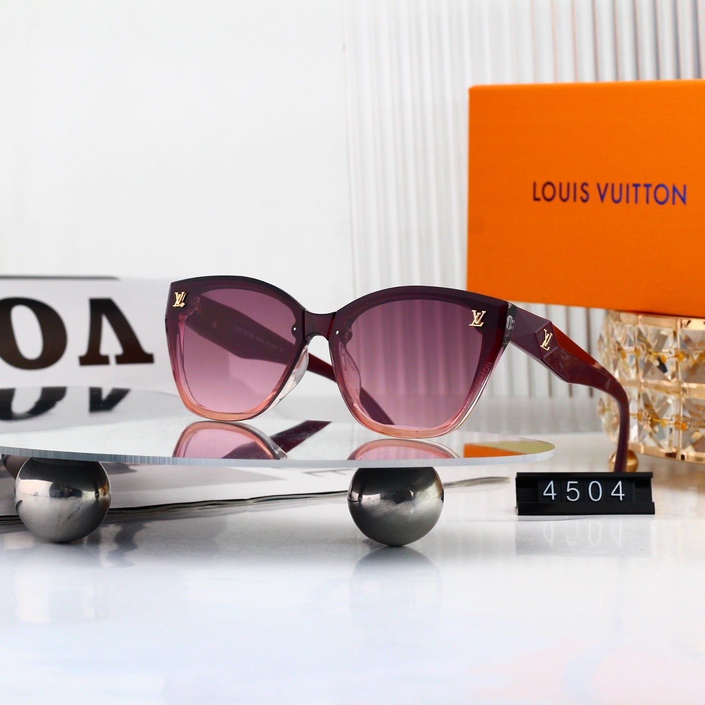 Cat-Eye Sunglasses with Side Metal Logo  4504