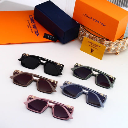 Oversized Sunglasses with Star Diamond Detail (Model 3531)