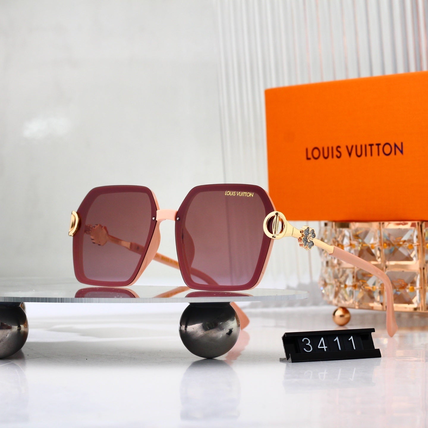 Blooming Whispers Oversized Sunglasses with Clover Detail (Model 3411)