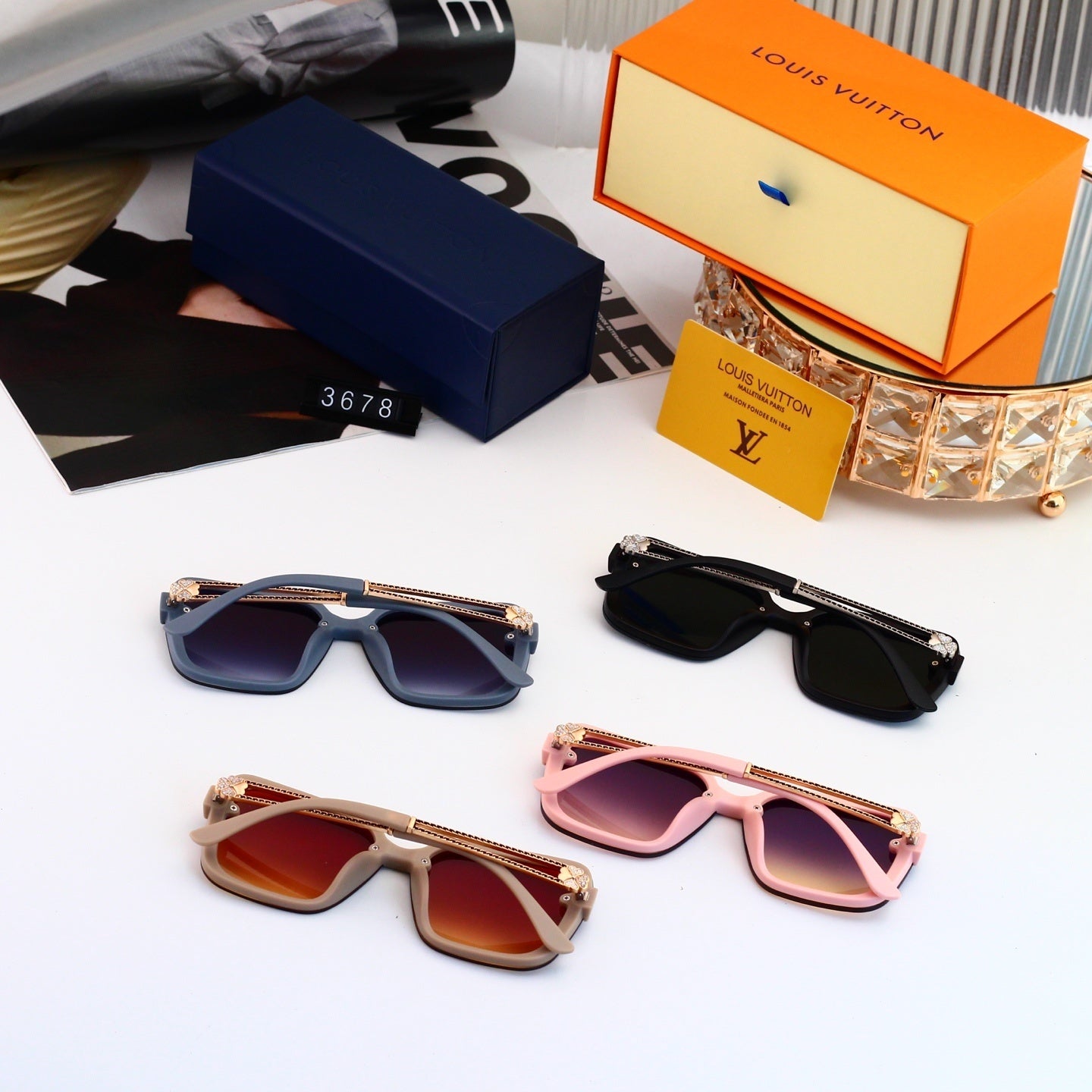 Oversized Sunglasses with Clover Detail (Model 3678)