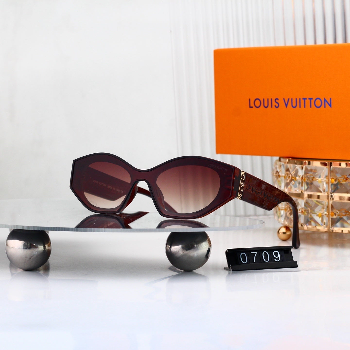 Irregular Cat-Eye Sunglasses with Monogram Details  0709