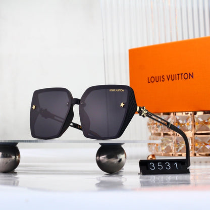 Oversized Sunglasses with Star Diamond Detail (Model 3531)