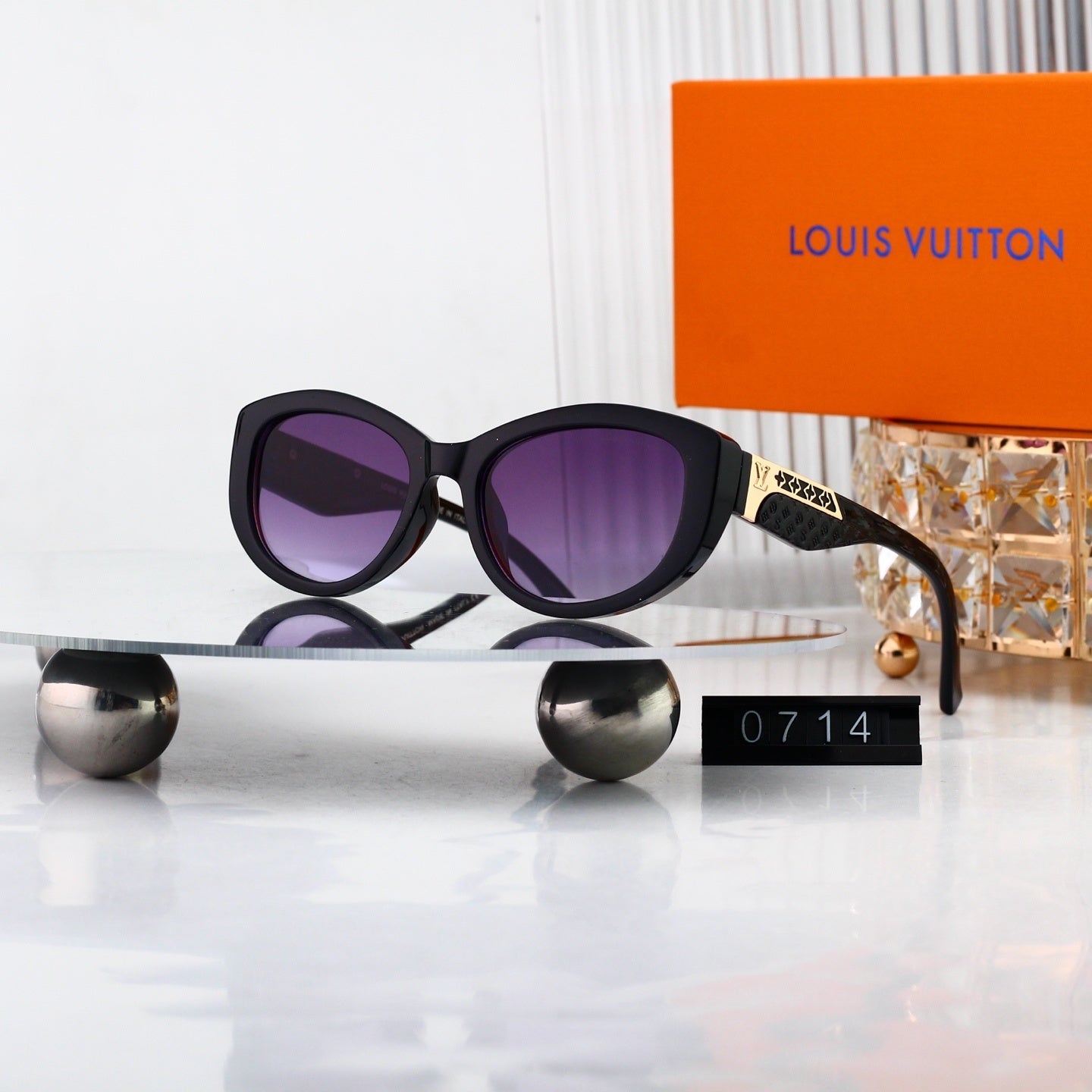 Cat-Eye Sunglasses with Side Metal Pattern 0714