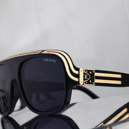 Retro Oversized Frame Sunglasses with Metal Accents 0715