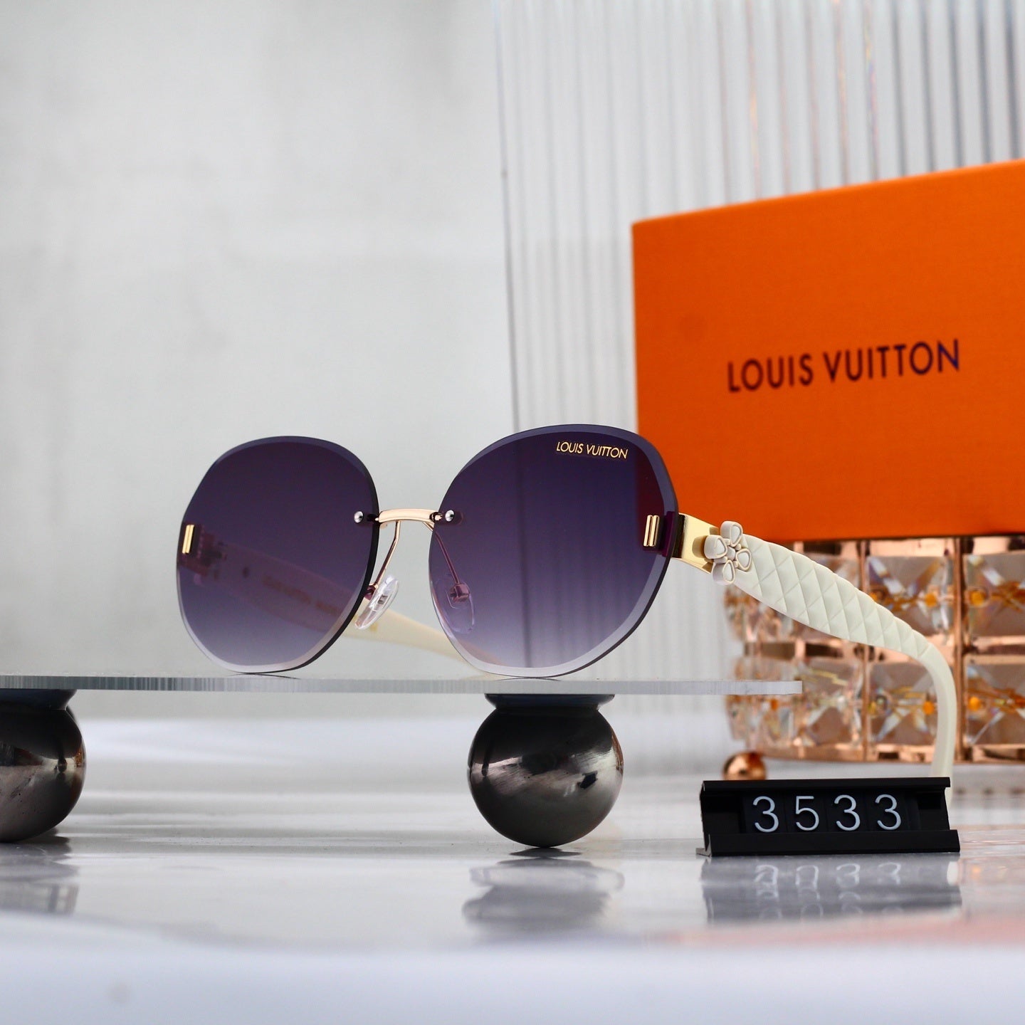 Rimless Sunglasses with Clover Detail (Model 3533)