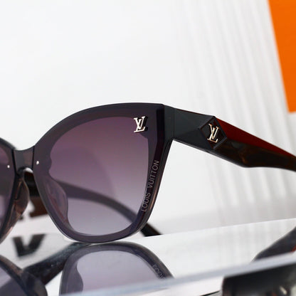 Cat-Eye Sunglasses with Side Metal Logo  4504