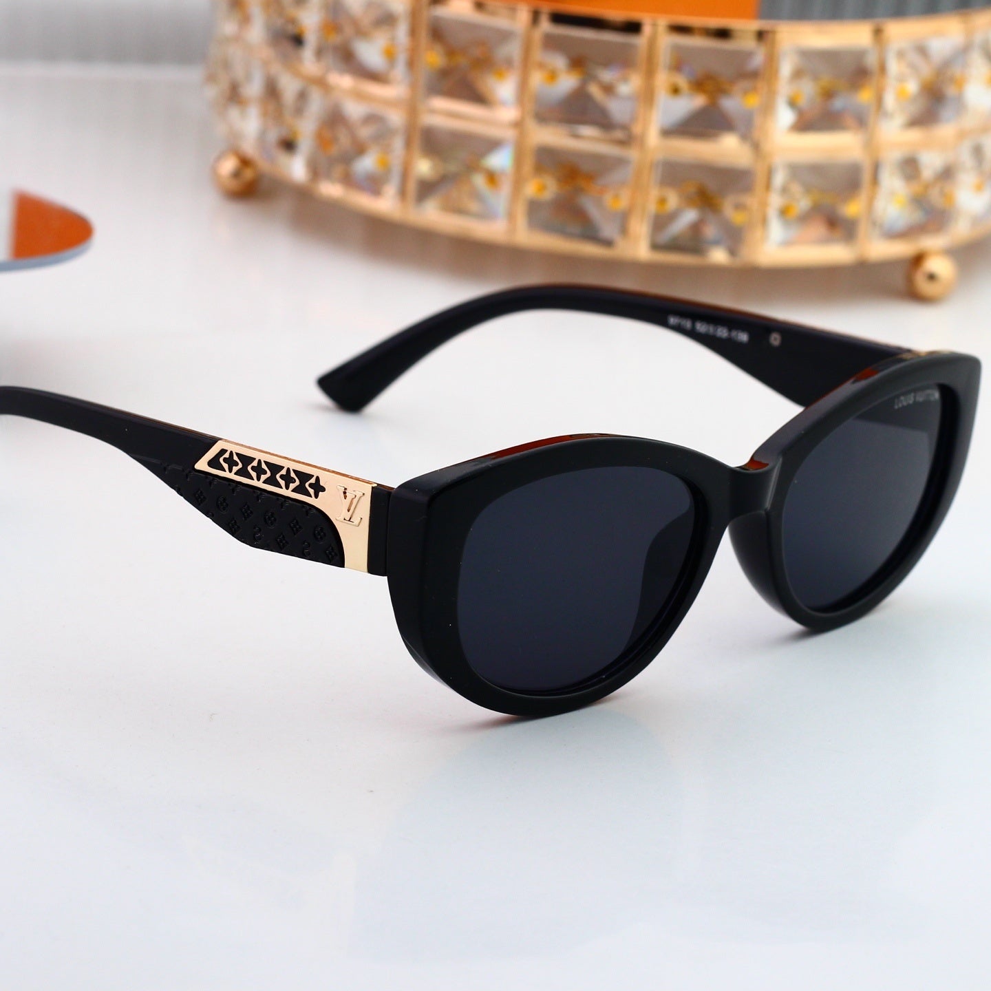 Cat-Eye Sunglasses with Side Metal Pattern 0714