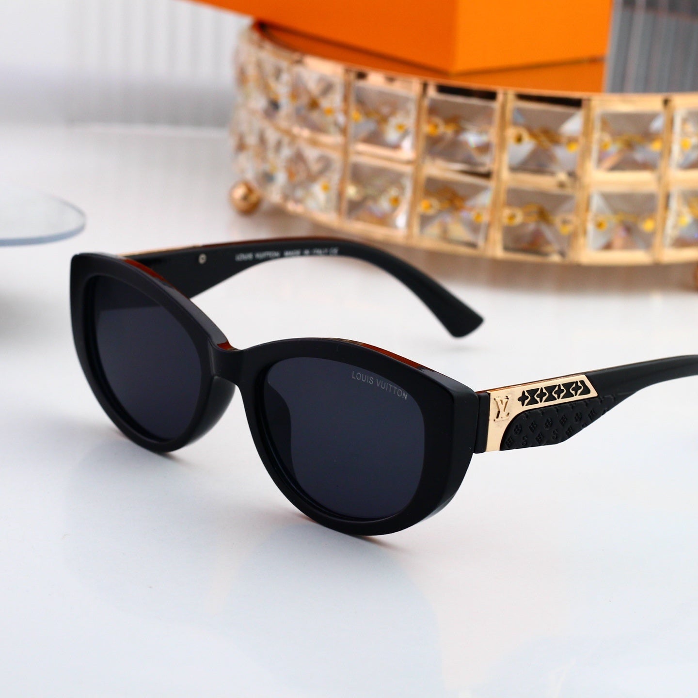 Cat-Eye Sunglasses with Side Metal Pattern 0714