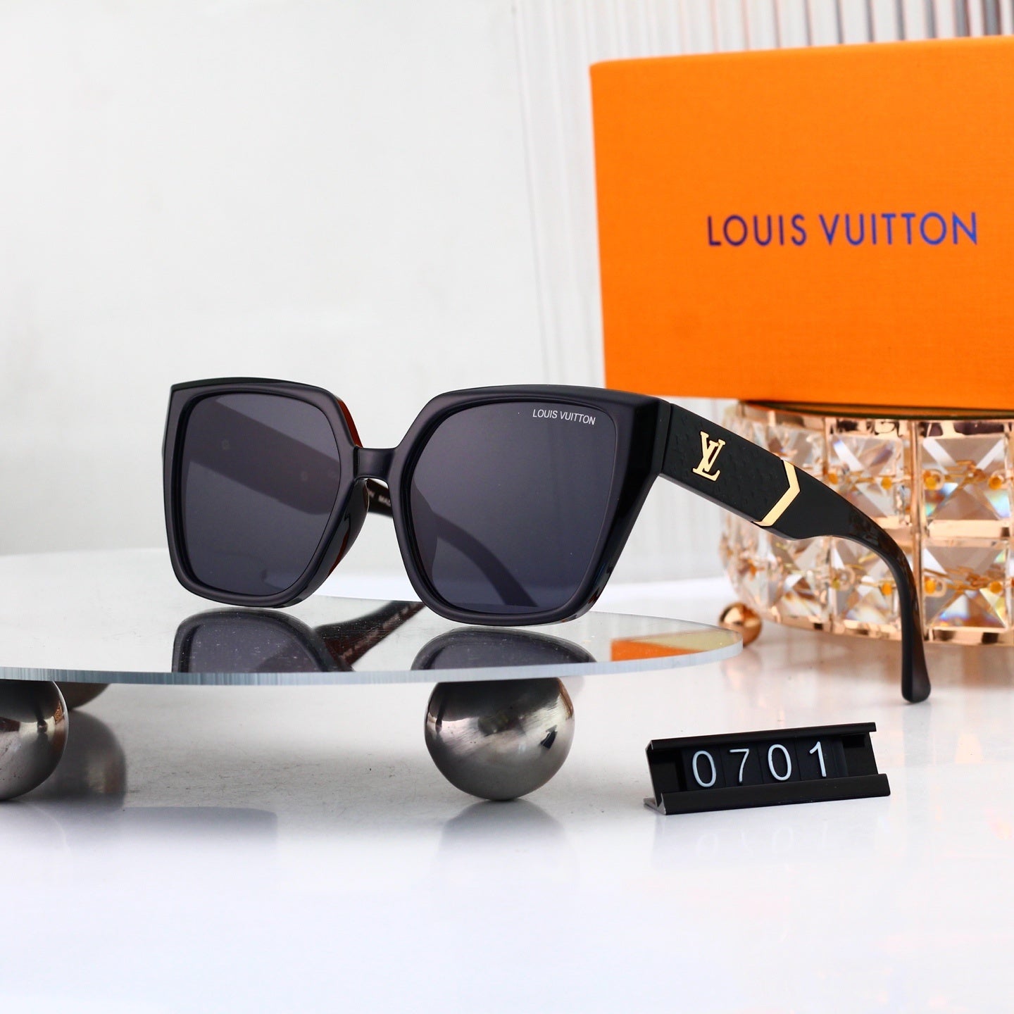 V-Logo Oversized Sunglasses (Model 0701)