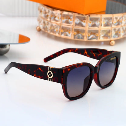 Oversized Sunglasses with Metal Side Detail (Model 6115)