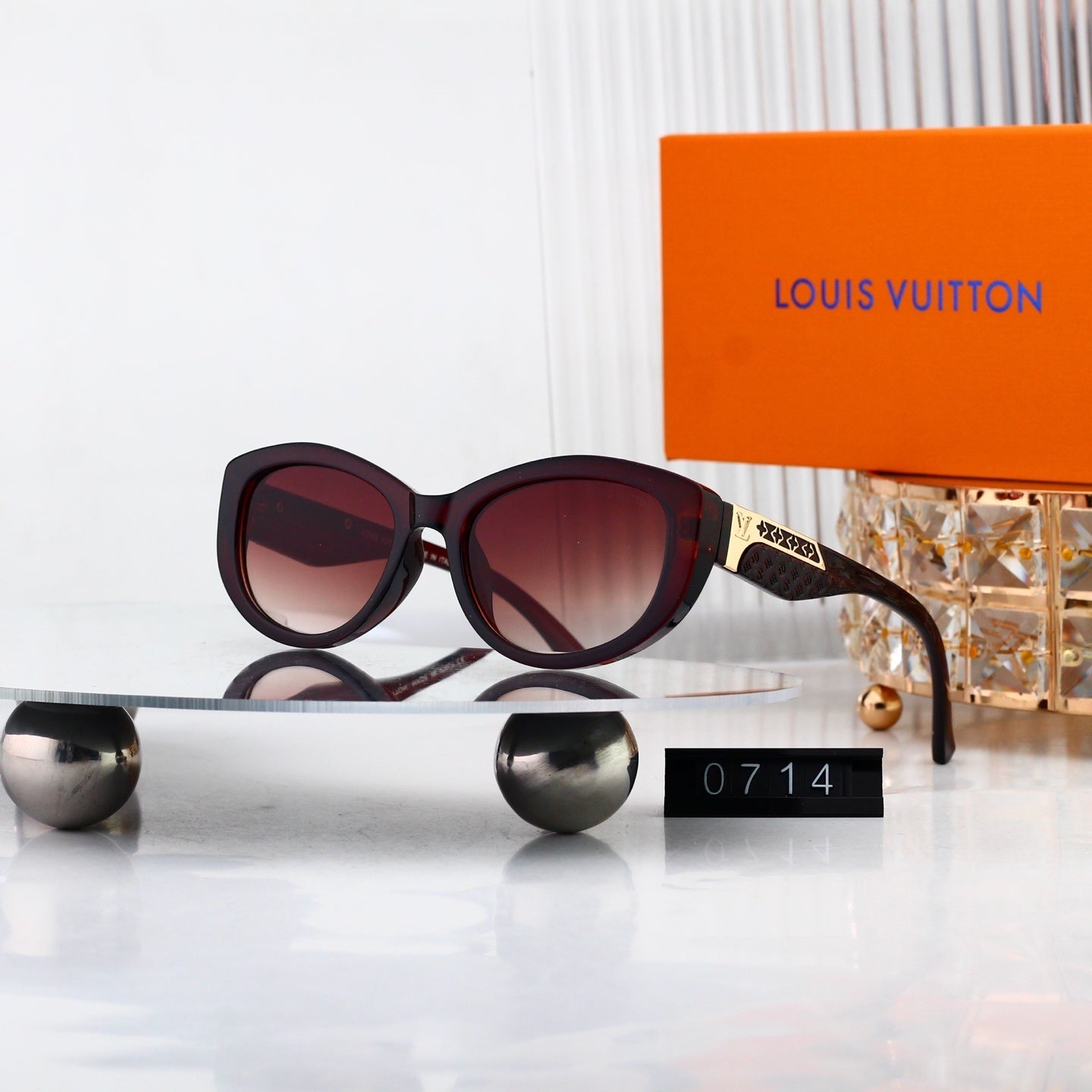 Cat-Eye Sunglasses with Side Metal Pattern 0714